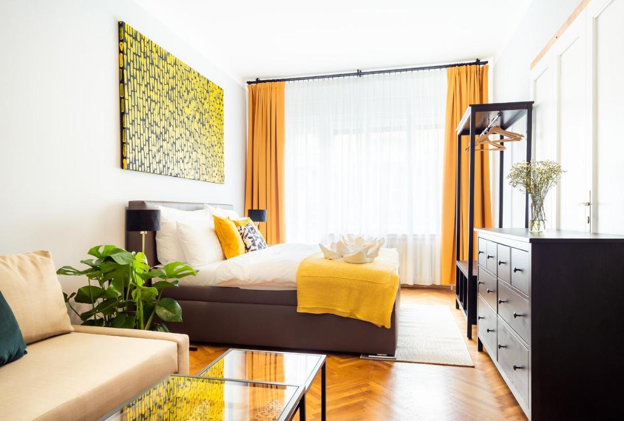 Michal&Michael'S Central Apartments Praha Bagian luar foto