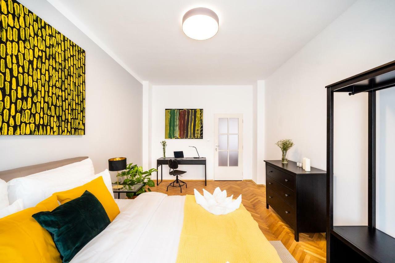 Michal&Michael'S Central Apartments Praha Bagian luar foto