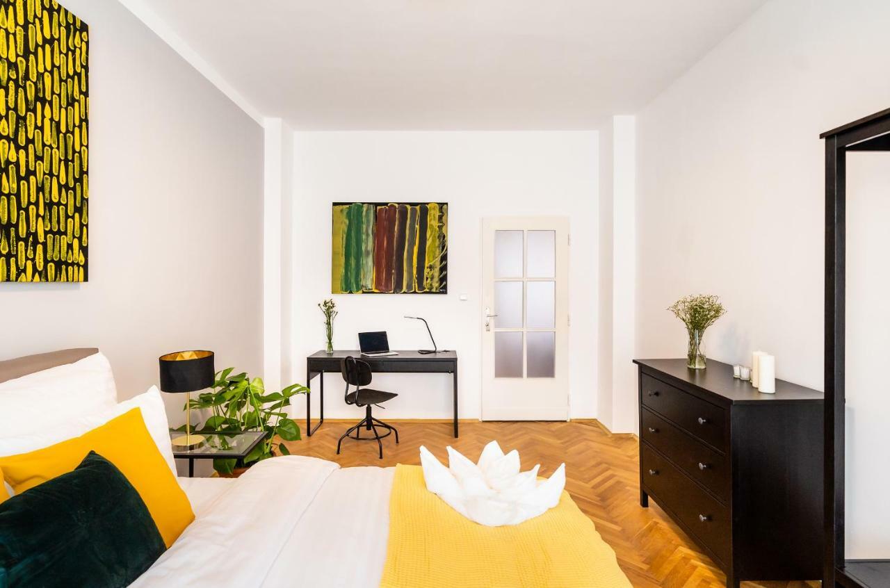 Michal&Michael'S Central Apartments Praha Bagian luar foto