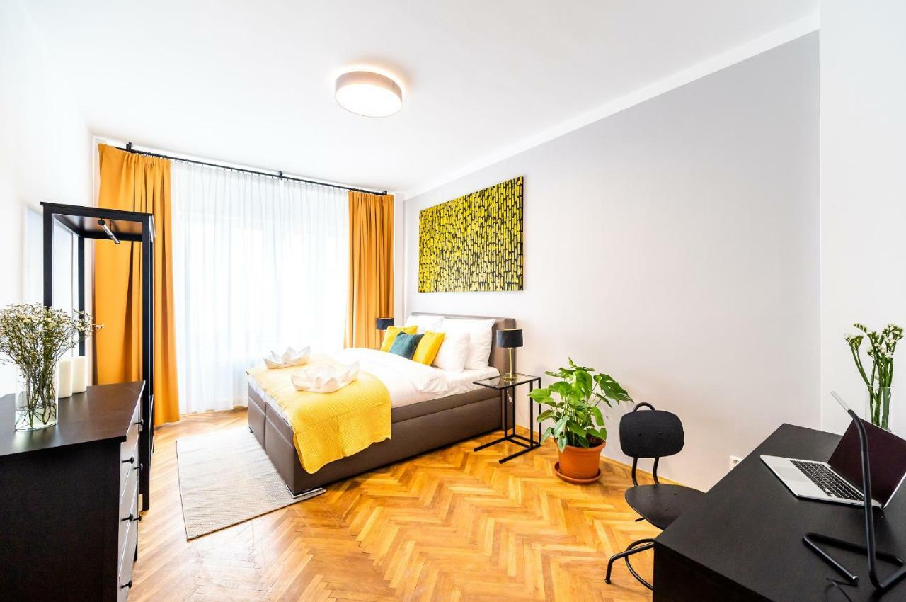 Michal&Michael'S Central Apartments Praha Bagian luar foto