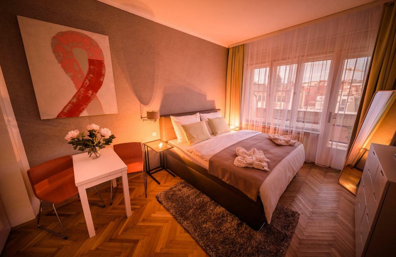 Michal&Michael'S Central Apartments Praha Bagian luar foto